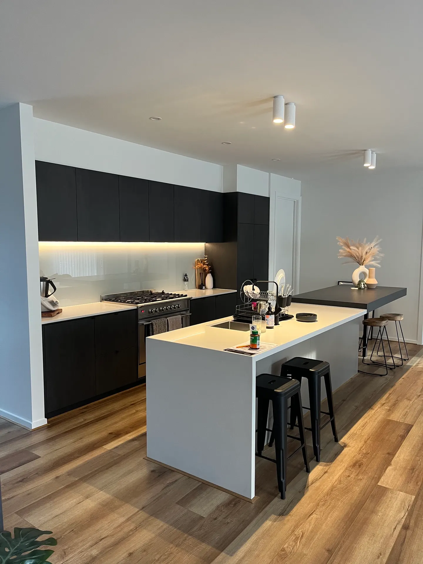 Kitchen lighting installation